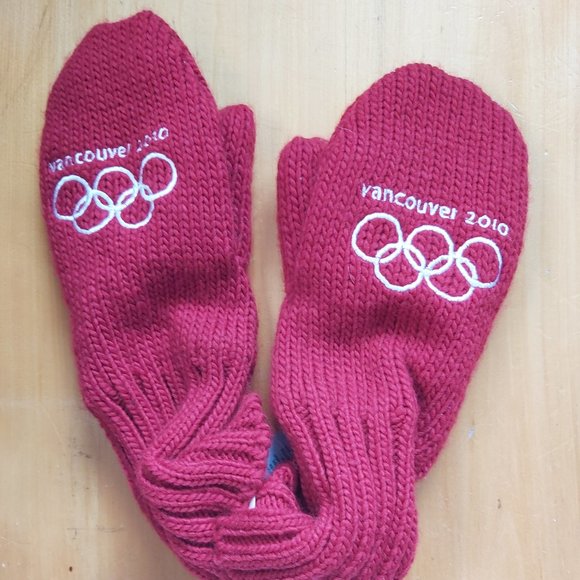 Vancouver Winter Olympics 2010 Red Canada Mittens (L/G) - Picture 1 of 5